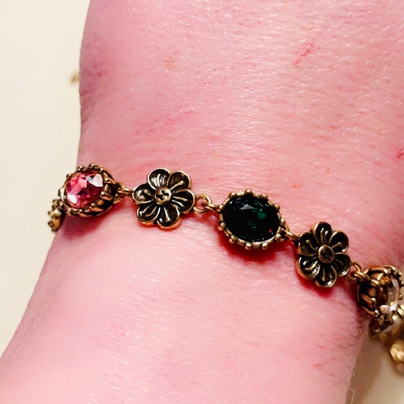 Gorgeous Antiqued Gucci Multi Crystal Flower Link bracelet - Picture 4 of 8